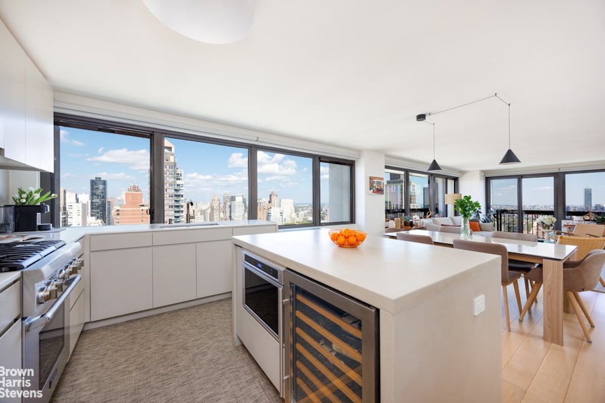 Photo for The Landmark - 300 East 59th Street Cooperative in Sutton Place, Manhattan