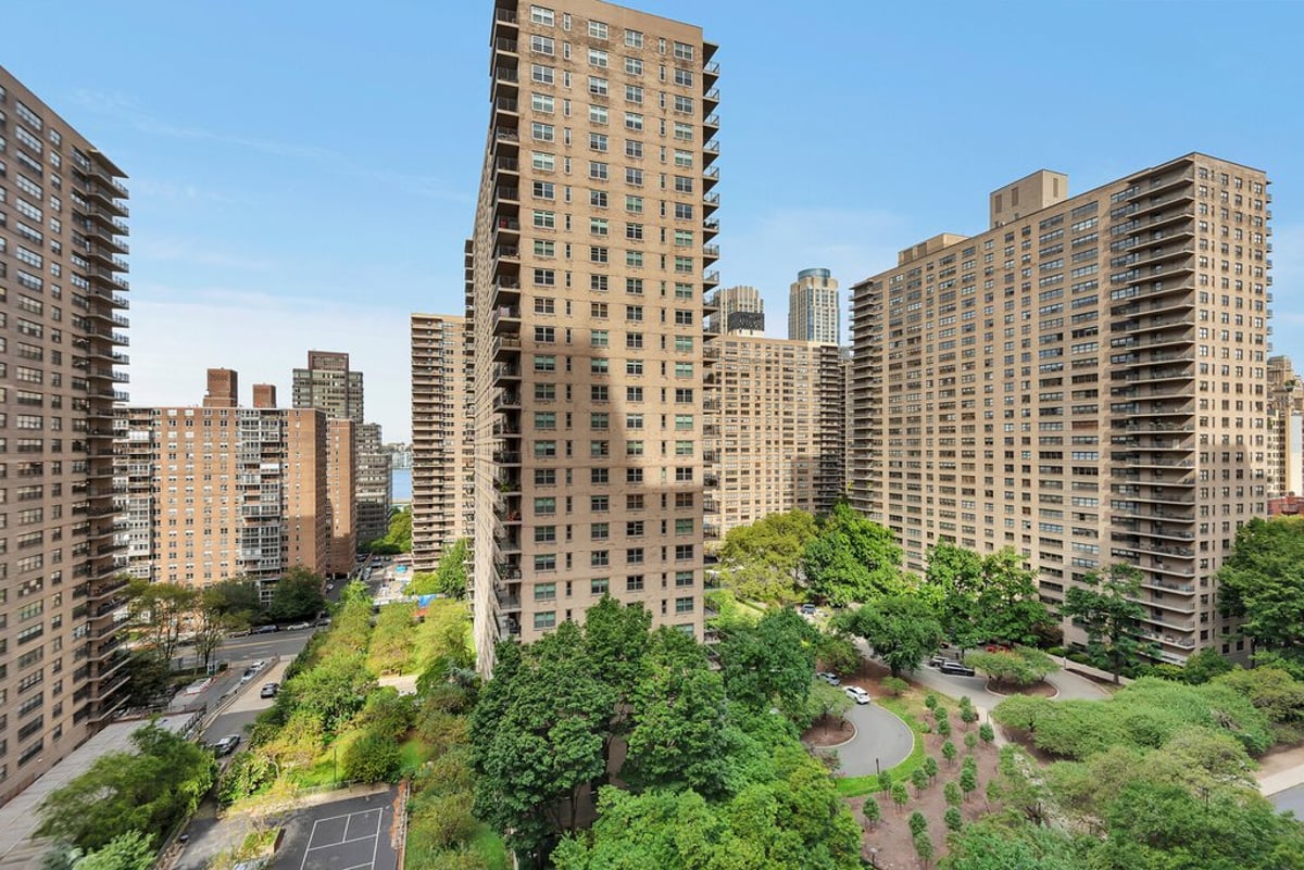 Photo for Lincoln Towers - 160 West End Avenue Condominium in Upper West Side, Manhattan