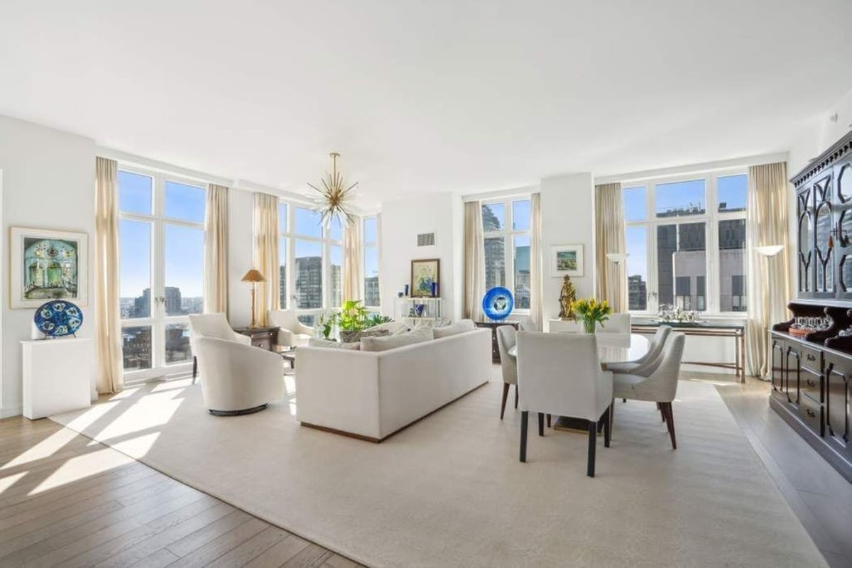 Photo for Halcyon - 305 East 51St Street Condominium in Midtown East, Manhattan