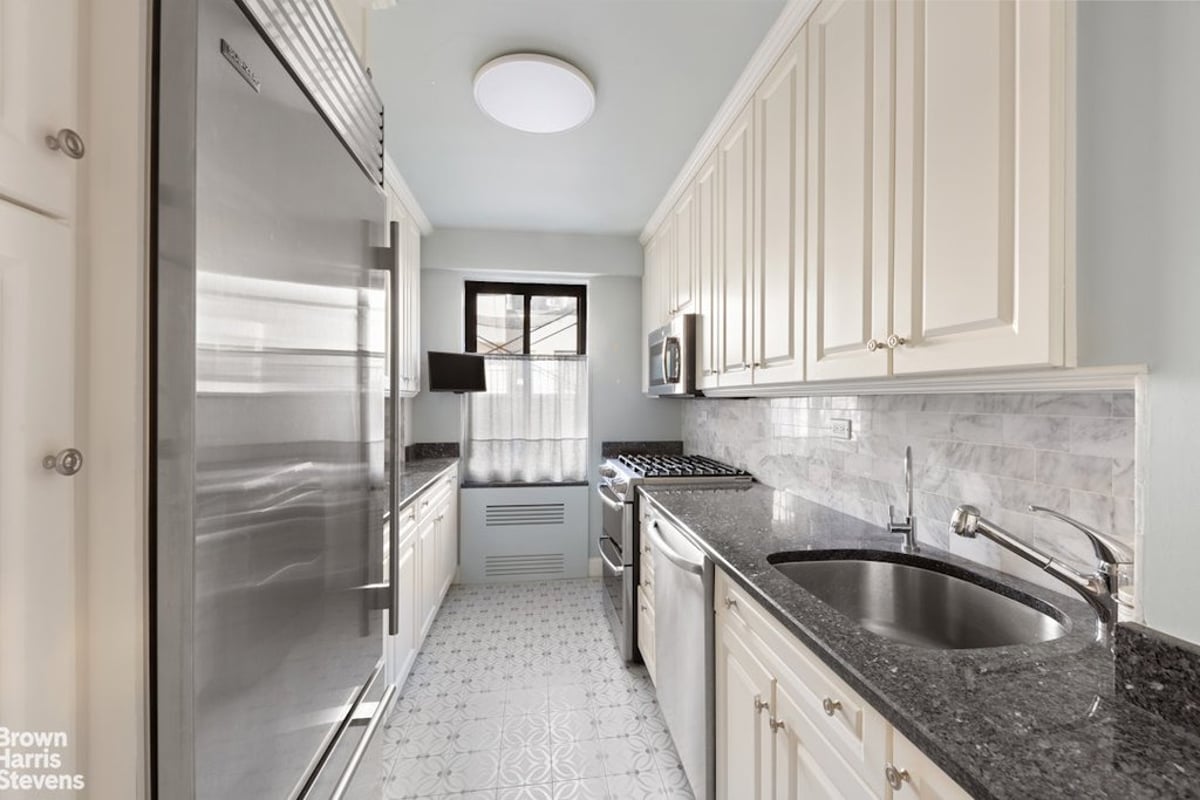 Photo for 10 East End Avenue - 10 East End Avenue Cooperative in Upper East Side, Manhattan