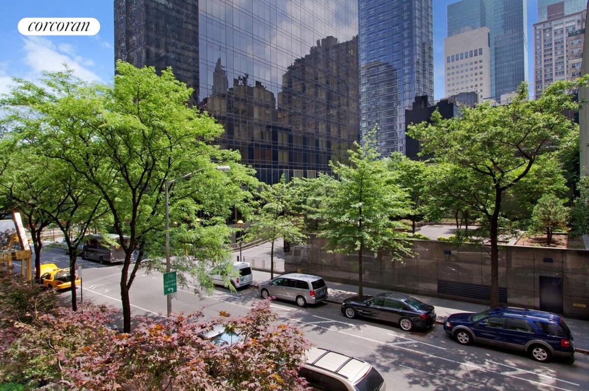 Photo for 100 United Nations Plaza - 100  United Nations Plaza Condominium in Midtown East, Manhattan