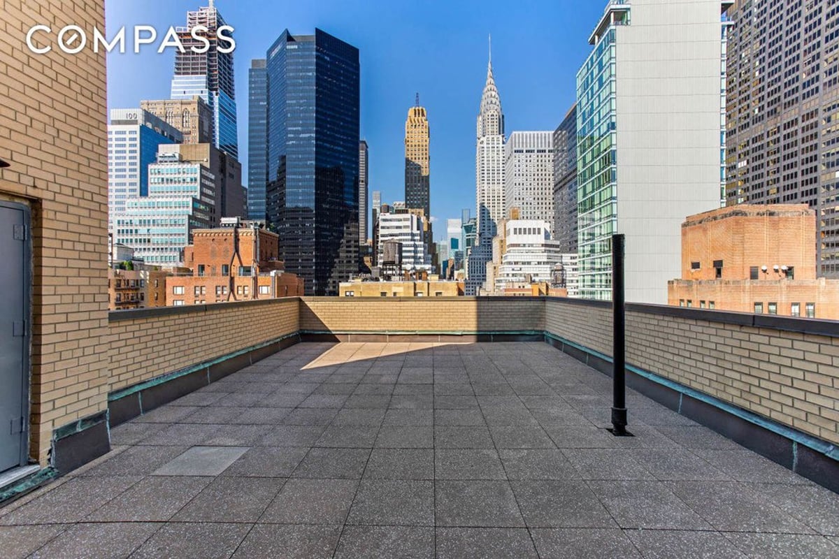 Photo for 310 Lexington Avenue - 310 Lexington Avenue Cooperative in Murray Hill, Manhattan