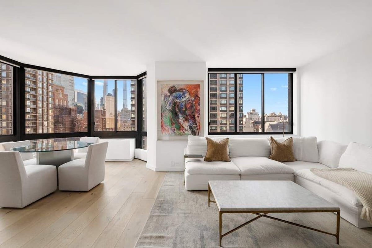 Photo for Bristol Plaza - 200 East 65th Street Condominium in Upper East Side, Manhattan