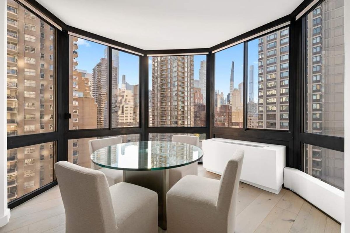 Photo for Bristol Plaza - 200 East 65th Street Condominium in Upper East Side, Manhattan