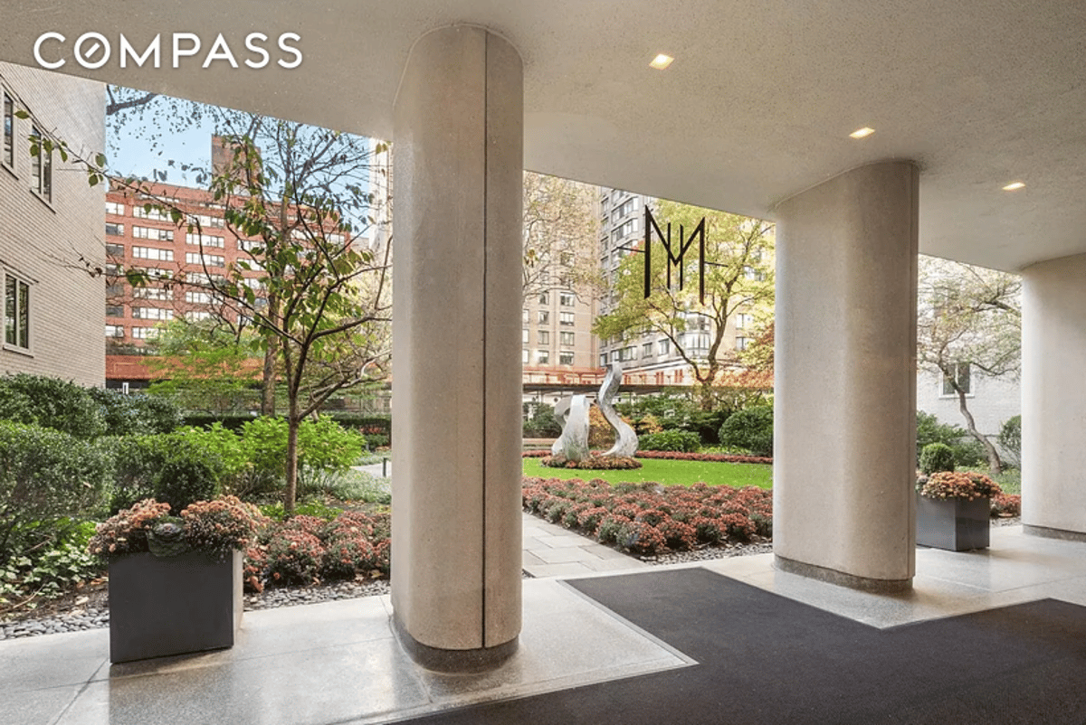 Photo for Manhattan House - 200 East 66th Street Condominium in Upper East Side, Manhattan