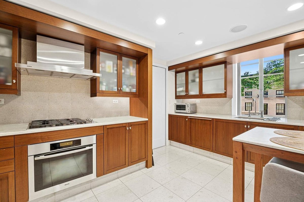 Photo for Barbizon/63 - 140 East 63rd Street Condominium in Upper East Side, Manhattan