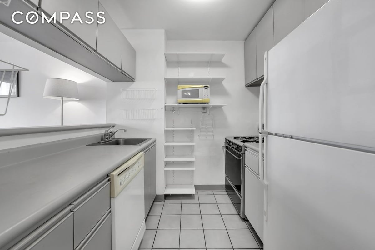 Photo for The Saratoga - 330 East 75th Street Condominium in Upper East Side, Manhattan