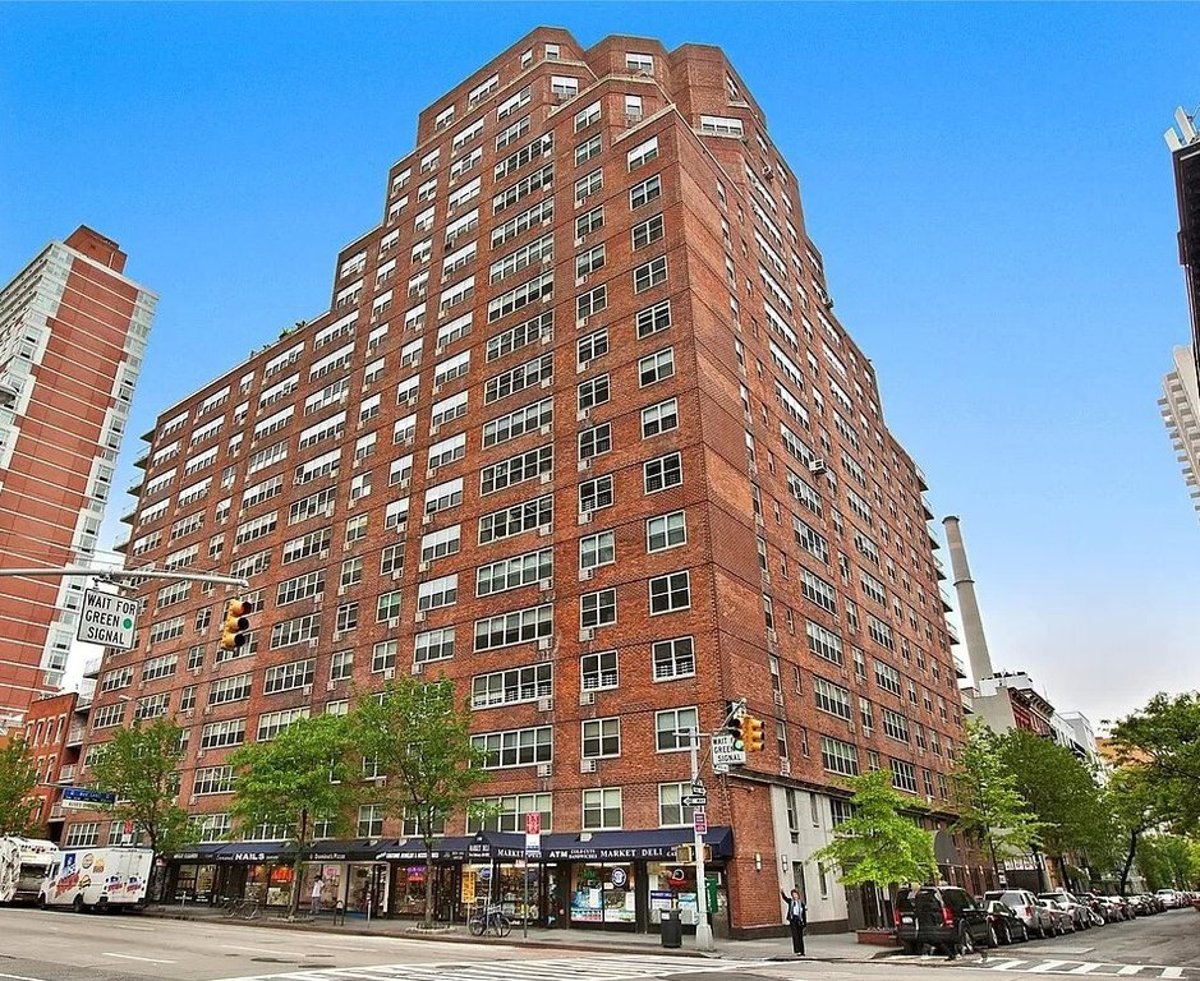 Photo for The Amherst - 401 East 74th Street Condominium in Upper East Side, Manhattan