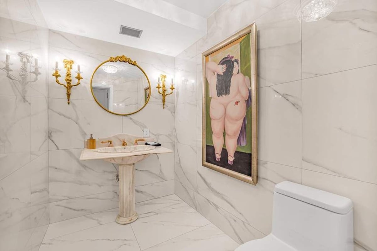 Photo for 860 Fifth Avenue - 860 5th Avenue Cooperative in Upper East Side, Manhattan