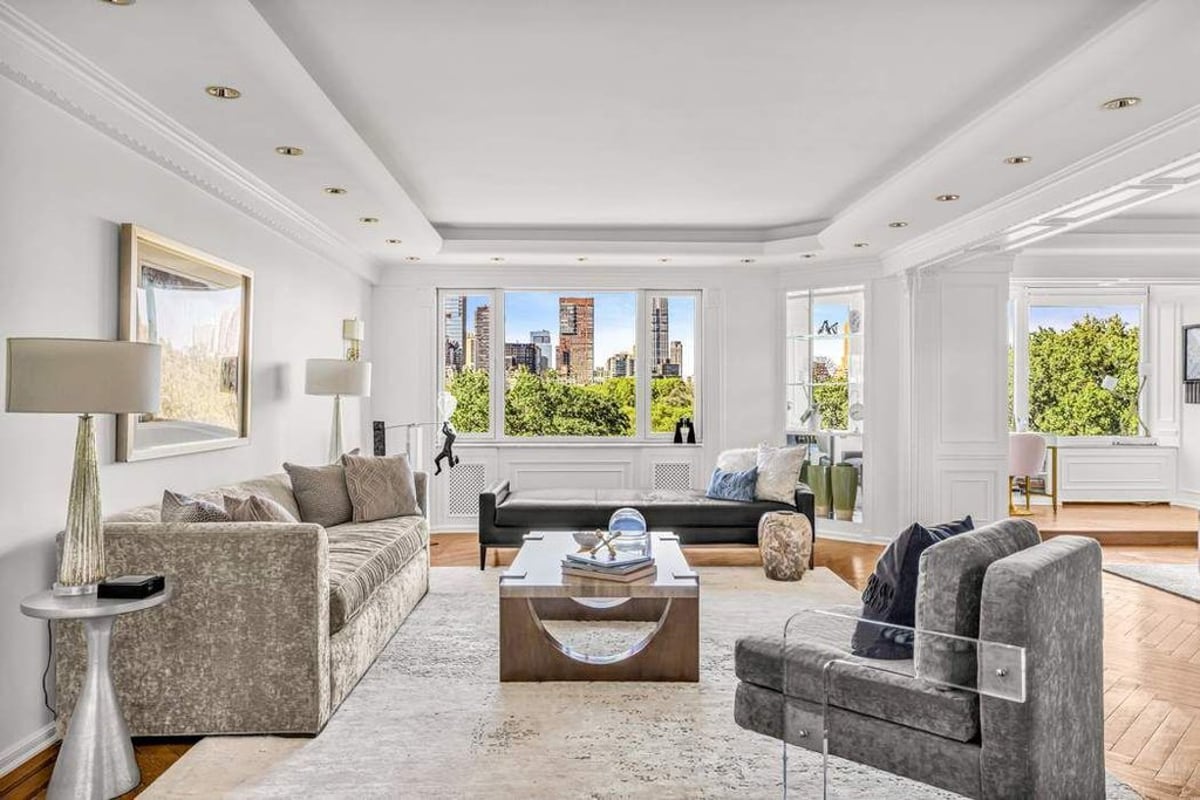 Photo for 860 Fifth Avenue - 860 5th Avenue Cooperative in Upper East Side, Manhattan