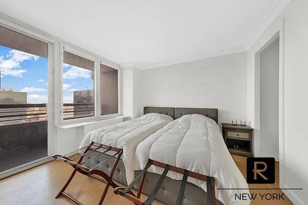 Photo for The Corinthian - 330 East 38th Street Condominium in Murray Hill, Manhattan