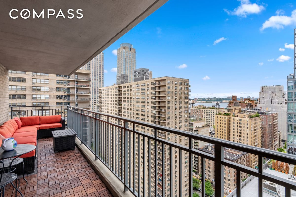 Photo for Lincoln Towers - 180 West End Avenue Condominium in Upper West Side, Manhattan