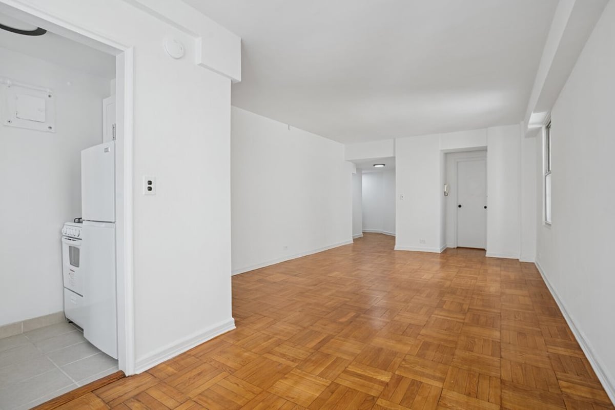 Photo for Executive House - 225 East 46th Street Condominium in Midtown East, Manhattan