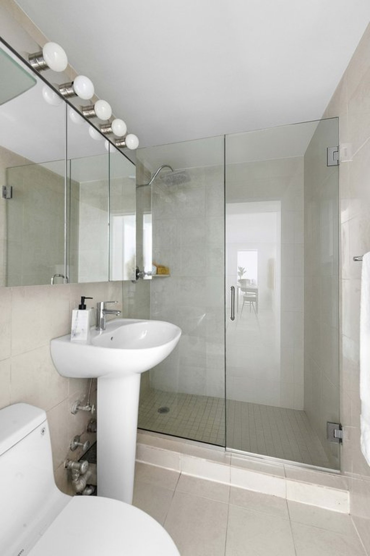 Photo for Charing Cross House - 305 East 72nd Street Condominium in Upper East Side, Manhattan