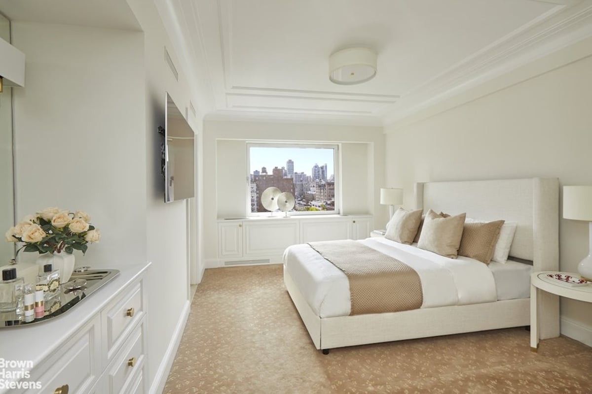 Photo for 860 Fifth Avenue - 860 5th Avenue Cooperative in Upper East Side, Manhattan