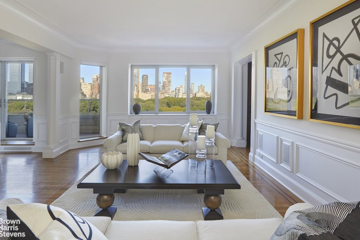 Photo for 860 Fifth Avenue - 860 5th Avenue Cooperative in Upper East Side, Manhattan