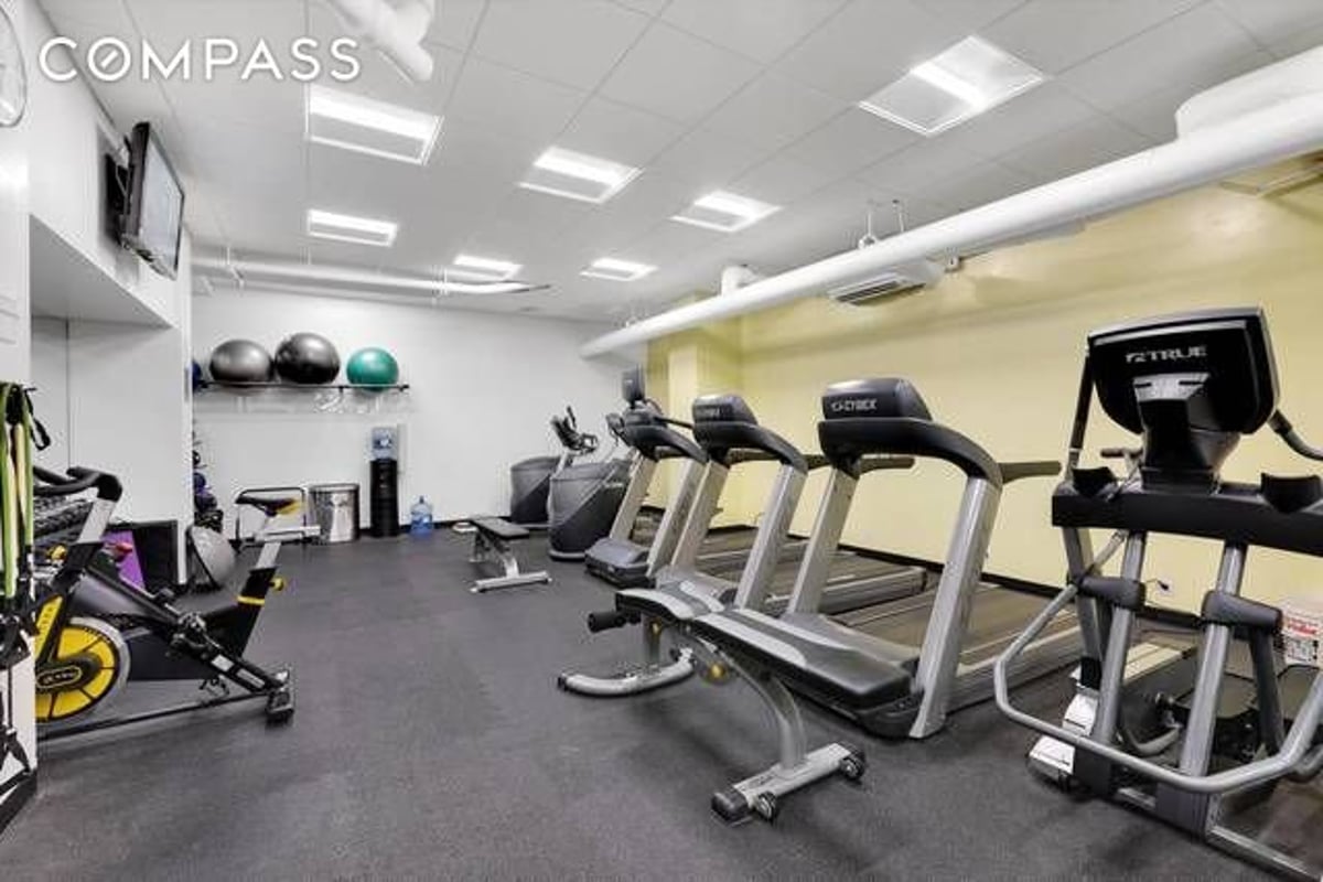 Photo for Victoria House - 200 East 27th Street Cooperative in Murray Hill, Manhattan