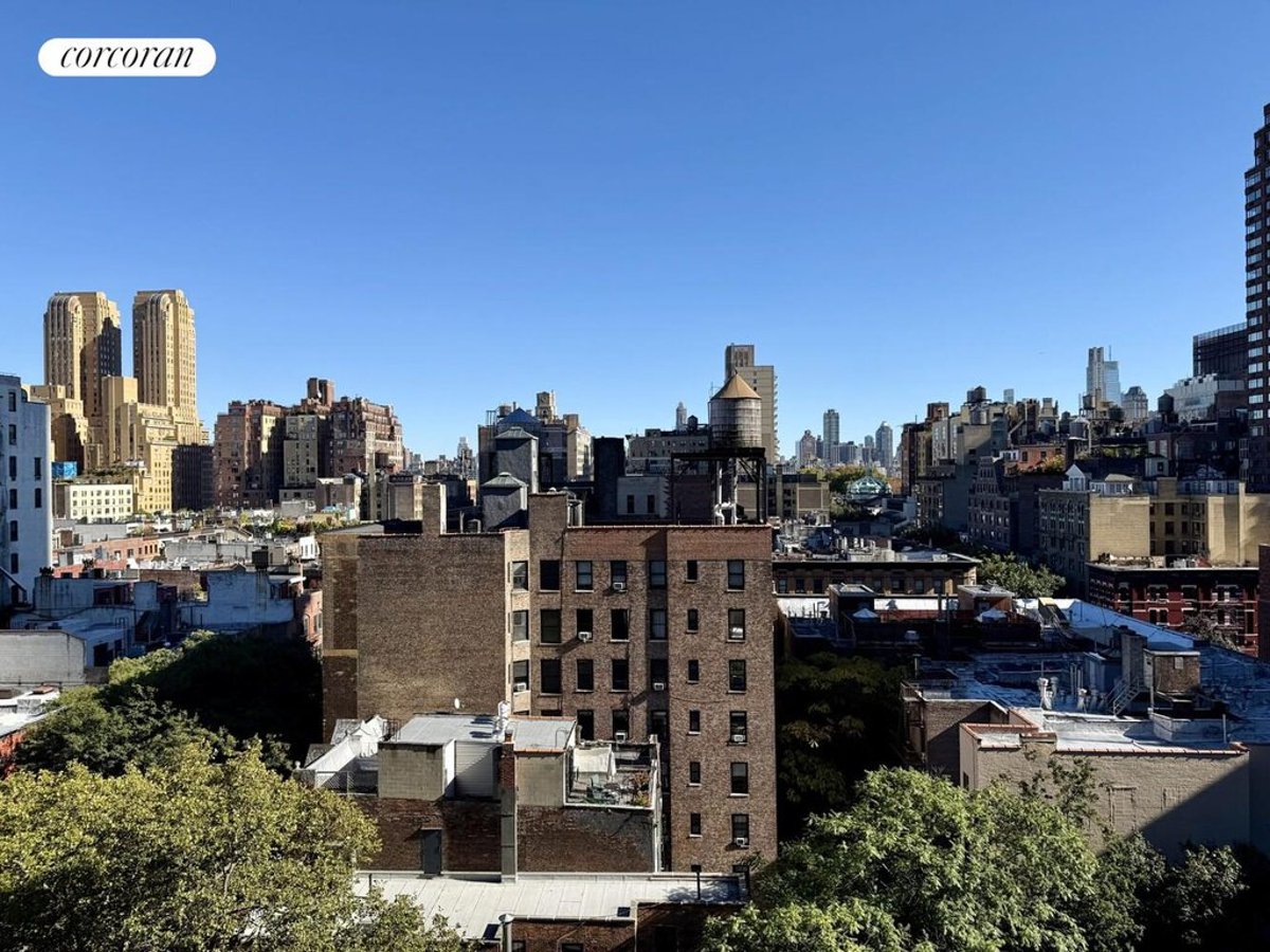 Photo for Lincoln Spencer Apartments - 140 West 69th Street Cooperative in Upper West Side, Manhattan