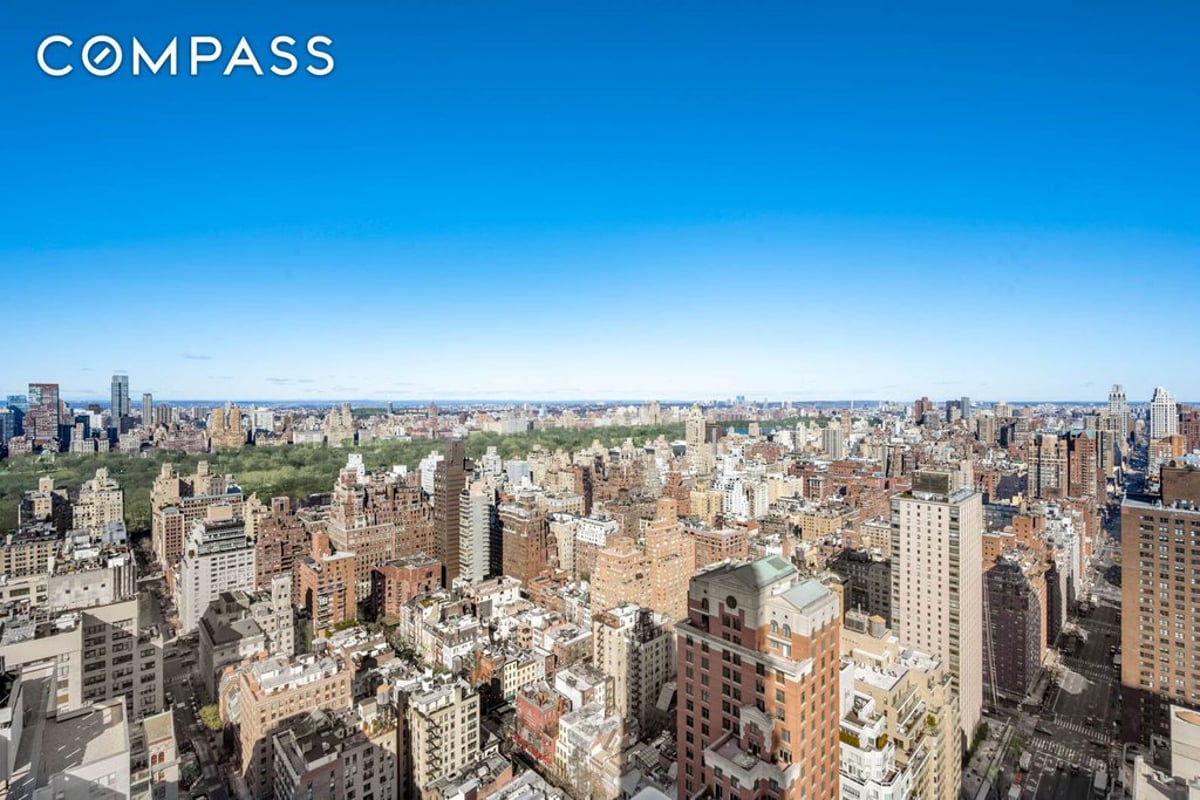 Photo for 200 East 69th Street - 200 East 69th Street Condominium in Upper East Side, Manhattan