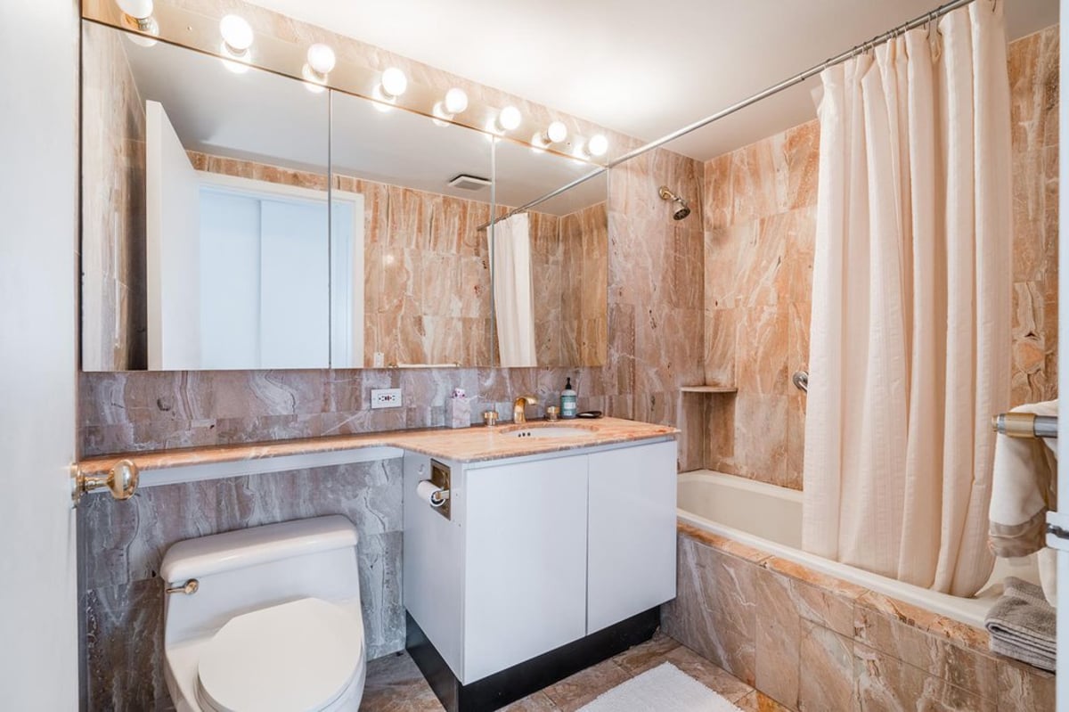 Photo for The Oxford - 422 East 72nd Street Condominium in Upper East Side, Manhattan