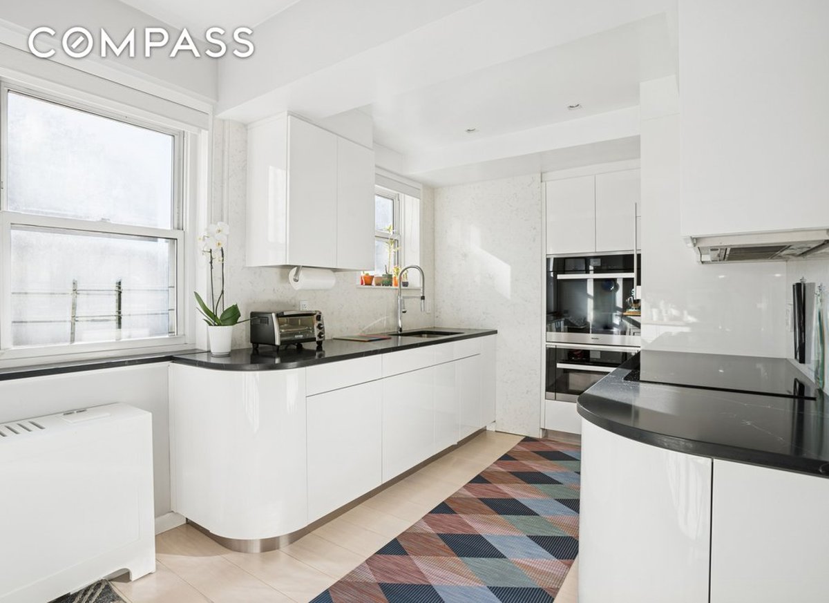 Photo for The Sutton East - 345 East 56th Street Condominium in Midtown East, Manhattan