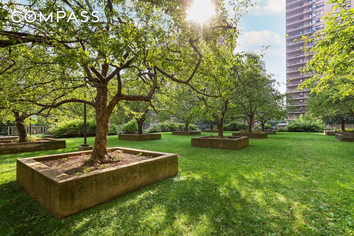 Photo for Lincoln Towers - 150 West End Avenue Condominium in Upper West Side, Manhattan