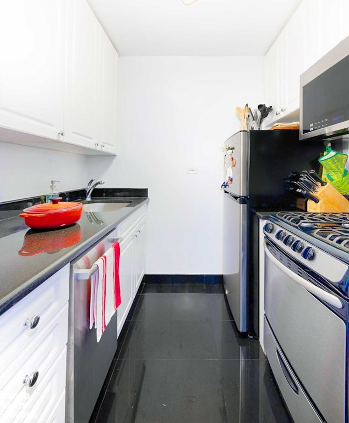 Photo for Victoria House - 200 East 27th Street Cooperative in Murray Hill, Manhattan