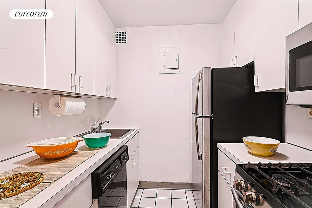 Photo for The Warren House Condominium - 155 East 34th Street      (Old #C840247) Condominium in Murray Hill, Manhattan