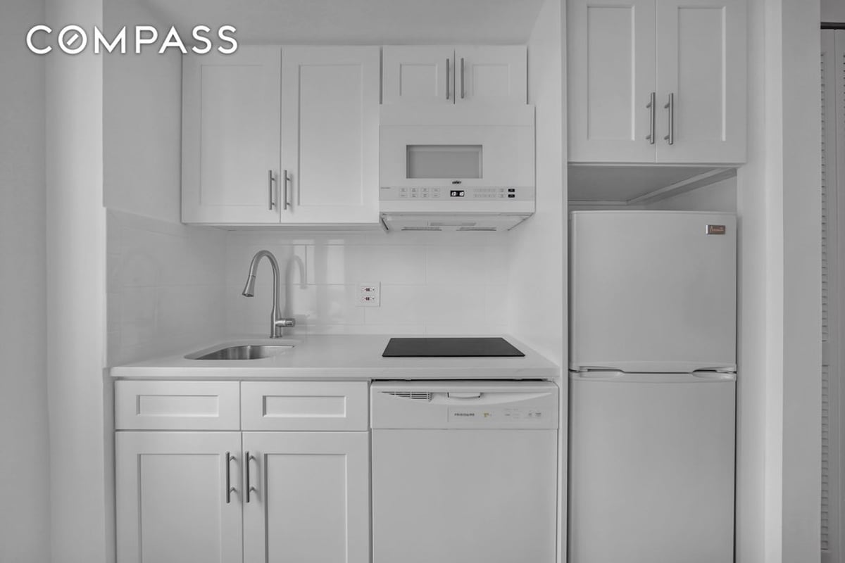 Photo for Prospect Tower - 45 Tudor City Place Cooperative in Turtle Bay, Manhattan