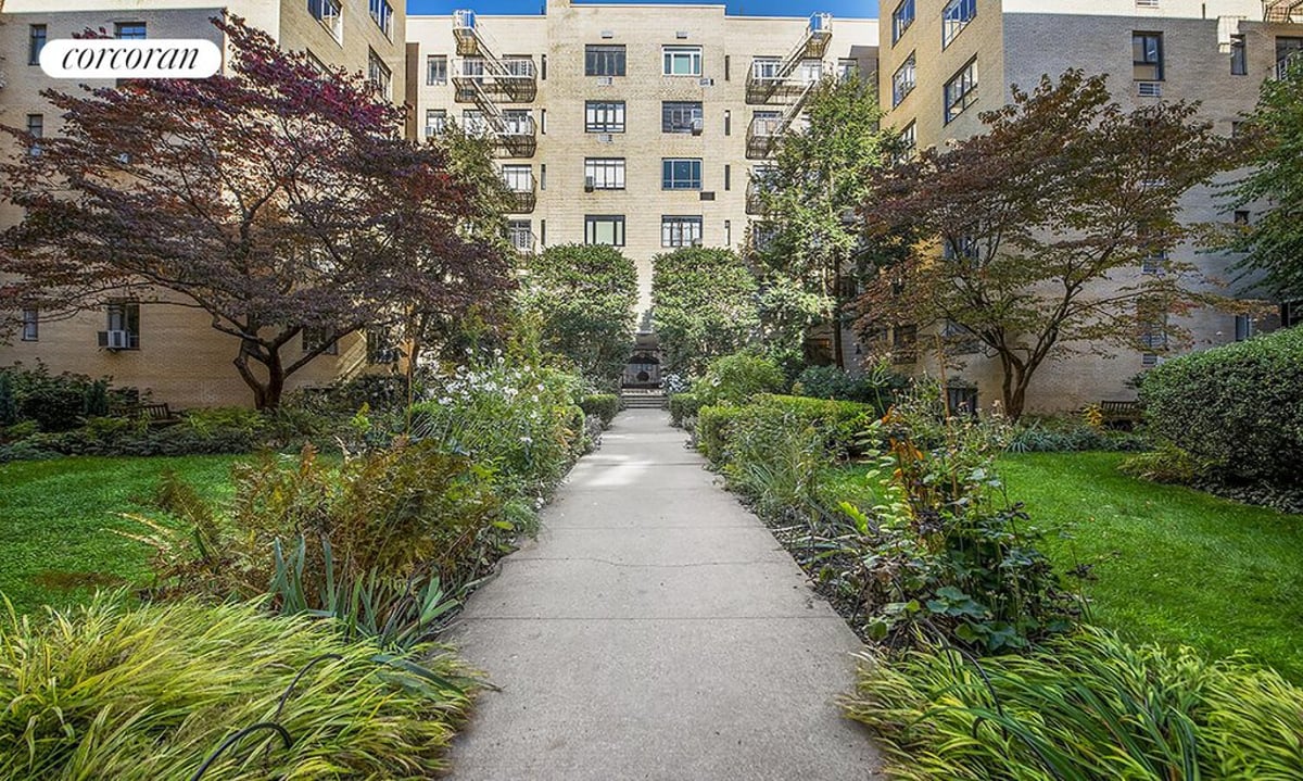 Photo for Chelsea Gardens - 250 West 24th Street & 255 West 23rd Street Cooperative in Chelsea, Manhattan