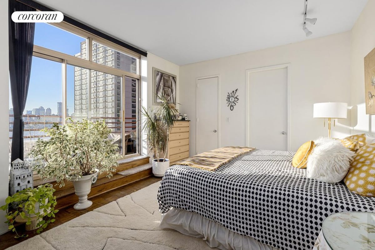 Photo for Hudson View East - 250 South End Avenue Condominium in Battery Park City, Manhattan