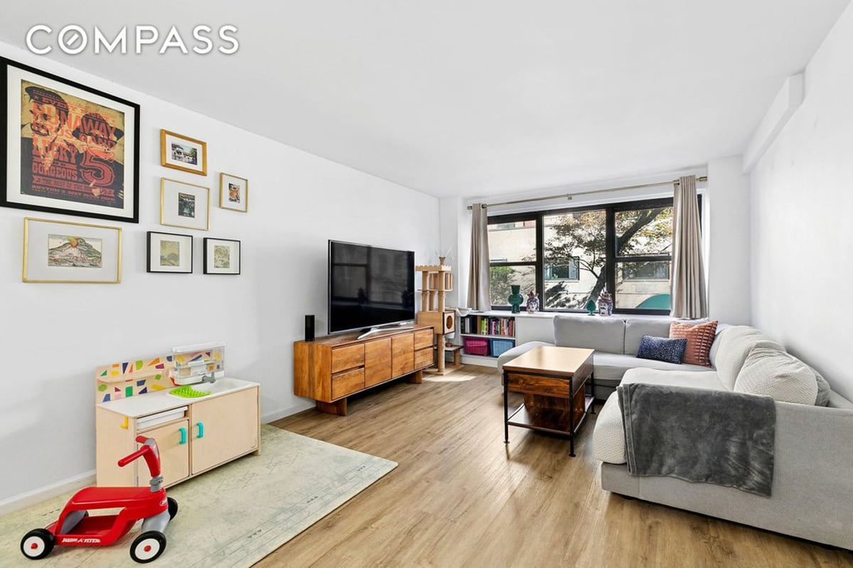 Photo for Victoria House - 200 East 27th Street Cooperative in Murray Hill, Manhattan