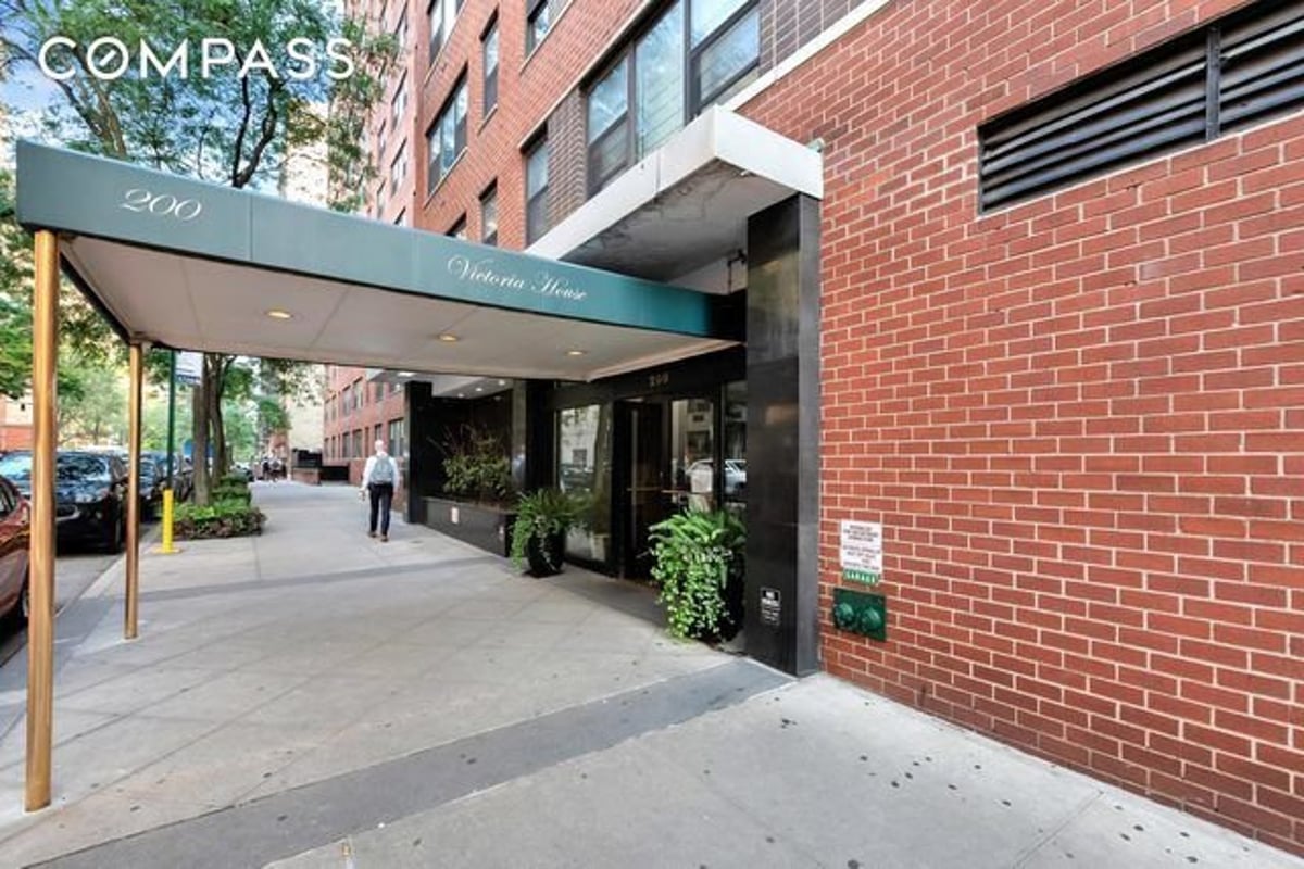 Photo for Victoria House - 200 East 27th Street Cooperative in Murray Hill, Manhattan