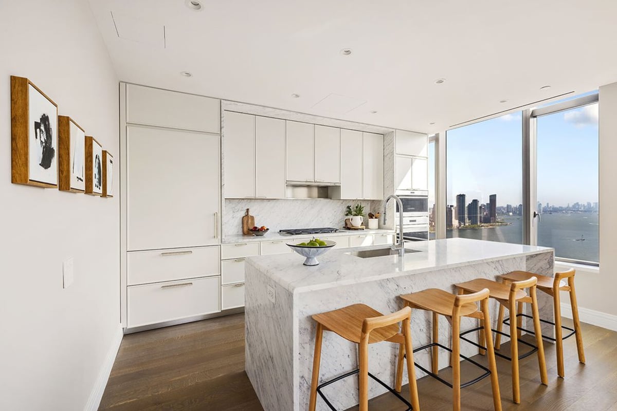 Photo for Sutton Tower - 430 E 58th Street Condominium in Sutton Place, Manhattan