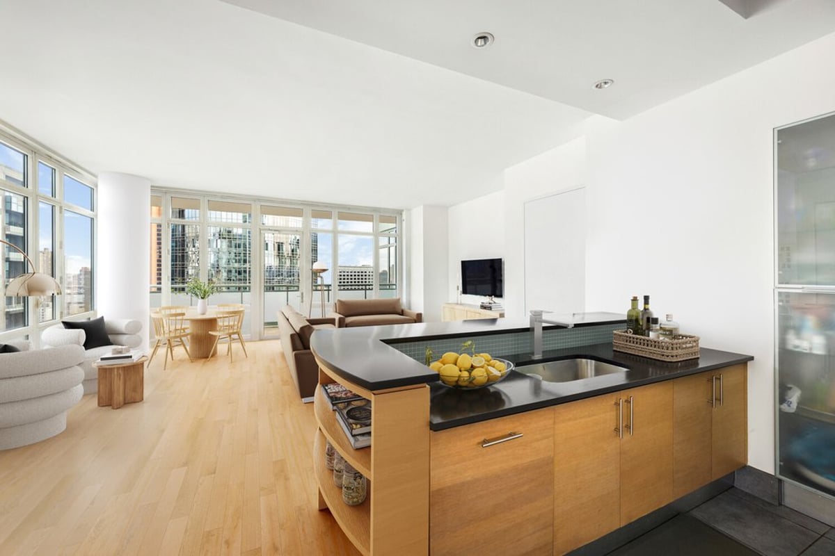 Photo for 325 Fifth Avenue - 325 Fifth Avenue Condominium in Murray Hill, Manhattan