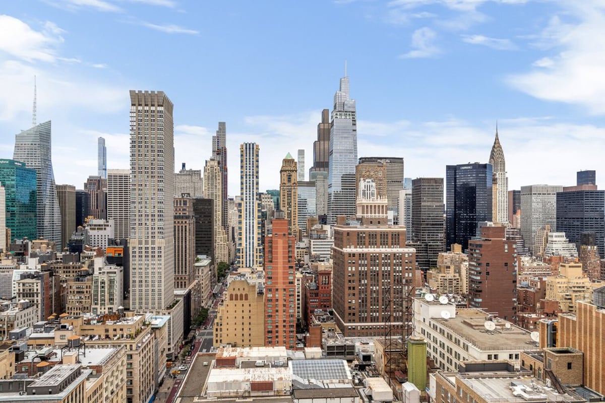 Photo for 325 Fifth Avenue - 325 Fifth Avenue Condominium in Murray Hill, Manhattan