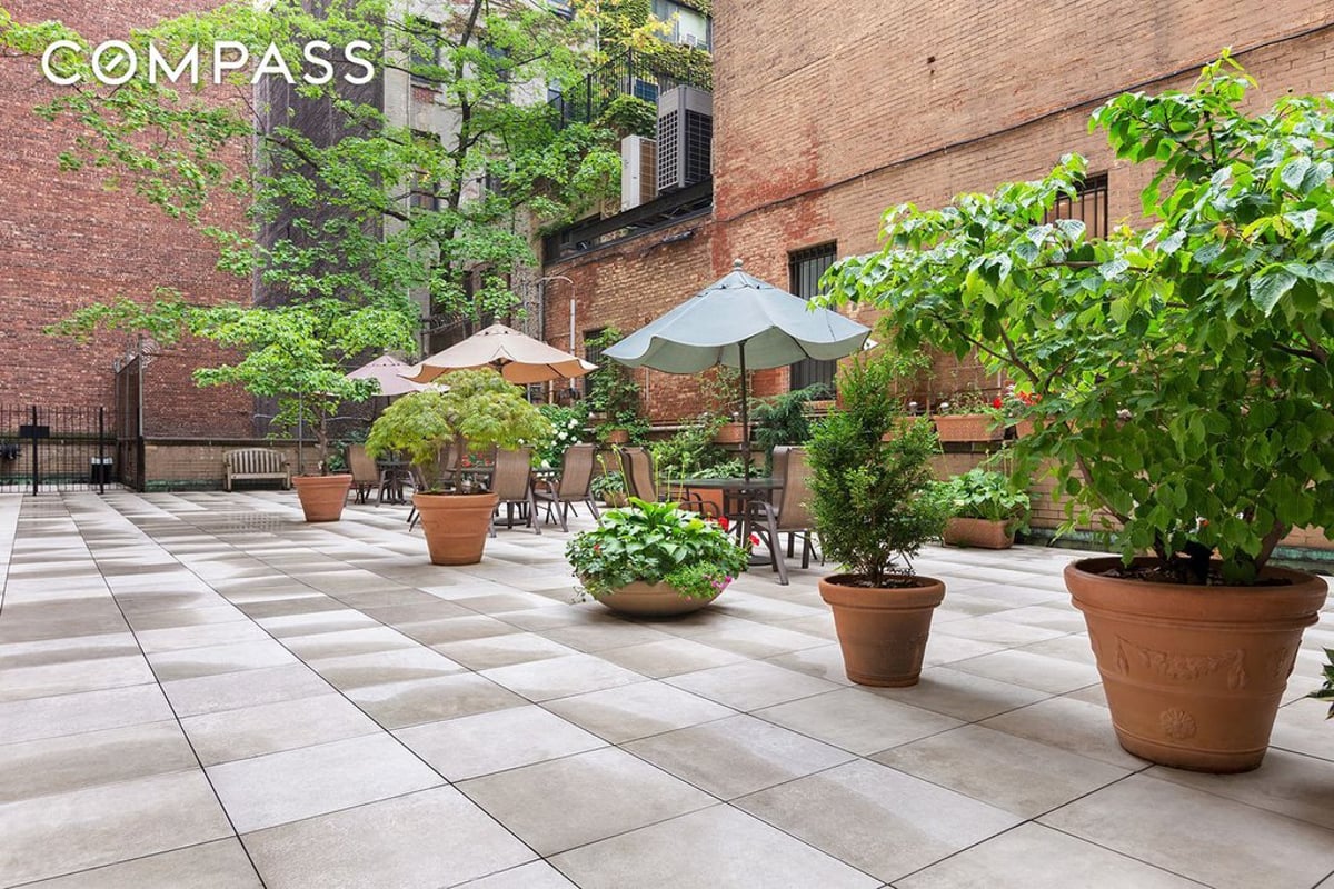 Photo for 310 Lexington Avenue - 310 Lexington Avenue Cooperative in Murray Hill, Manhattan