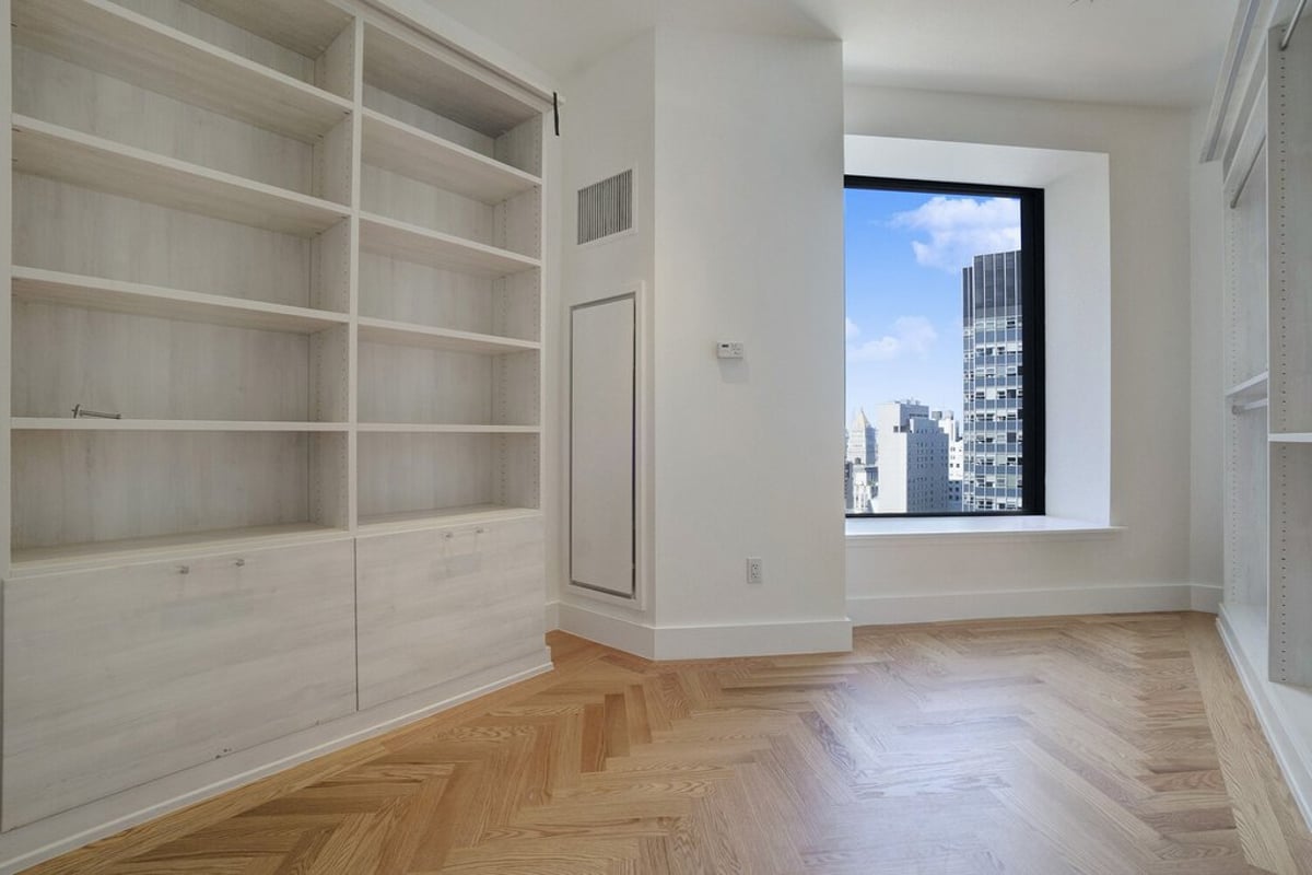 Photo for 75 Wall Street - 75 Wall Street Condominium in Financial District, Manhattan