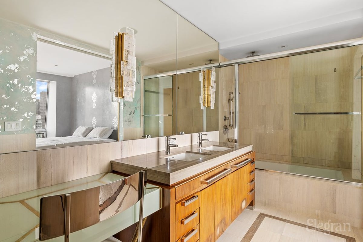 Photo for The Residences at 400 Fifth Avenue - 400 Fifth Avenue Condominium in Murray Hill, Manhattan