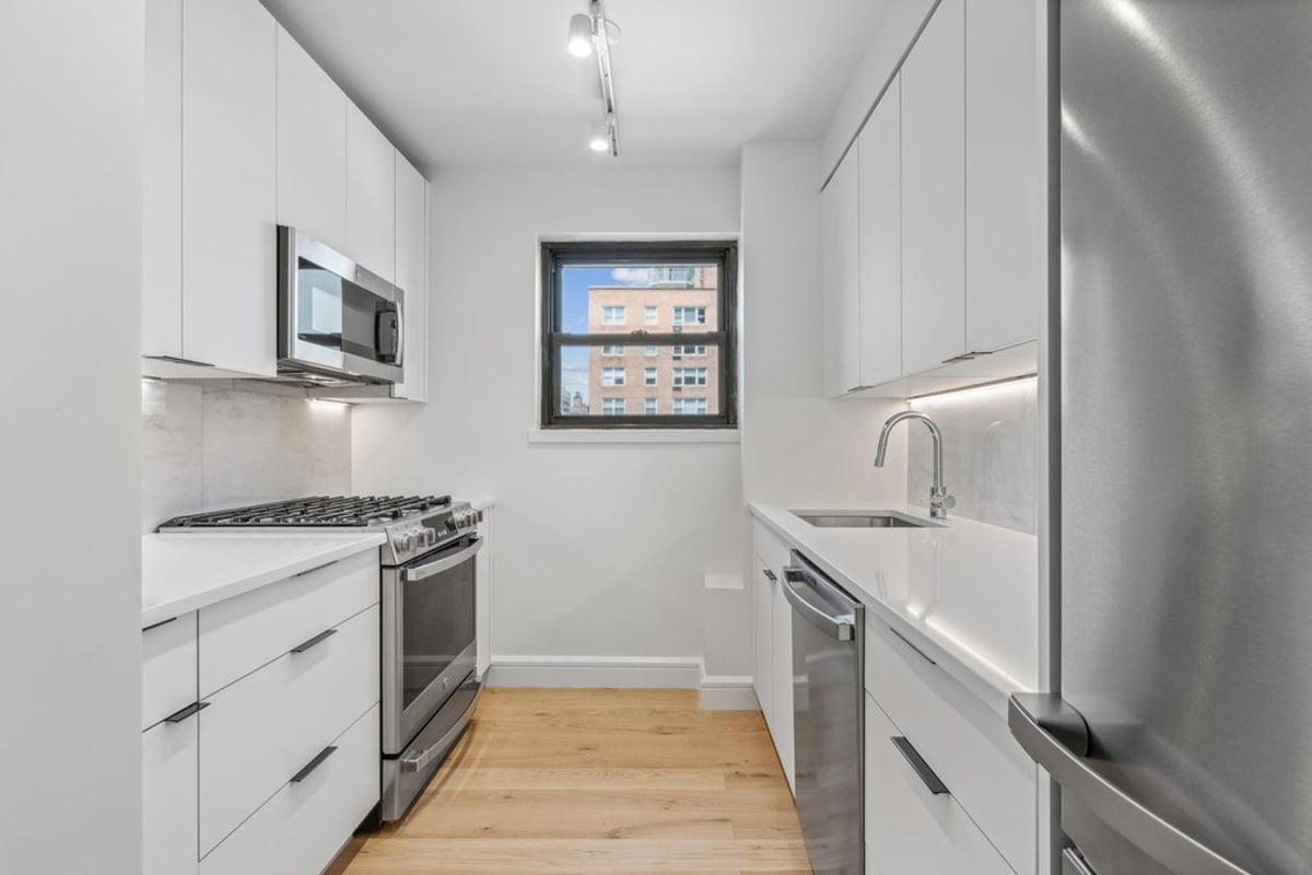 Photo for Charing Cross House - 305 East 72nd Street Condominium in Upper East Side, Manhattan