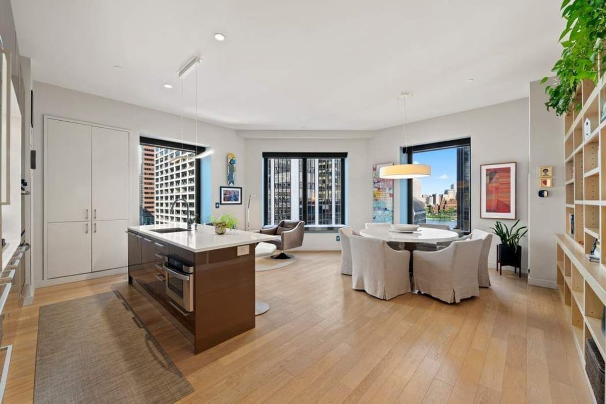 Photo for 75 Wall Street - 75 Wall Street Condominium in Financial District, Manhattan