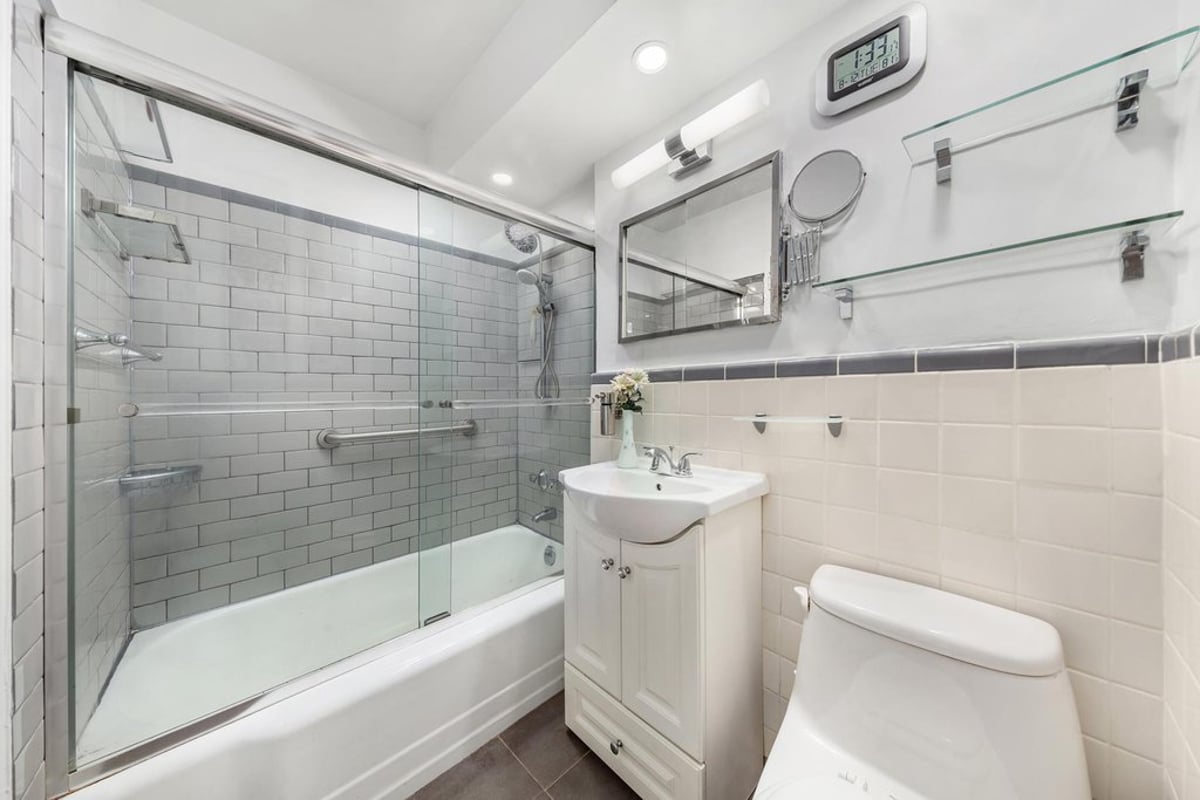 Photo for Gramercy Arms - 145 East 15th Street Cooperative in Gramercy Park, Manhattan