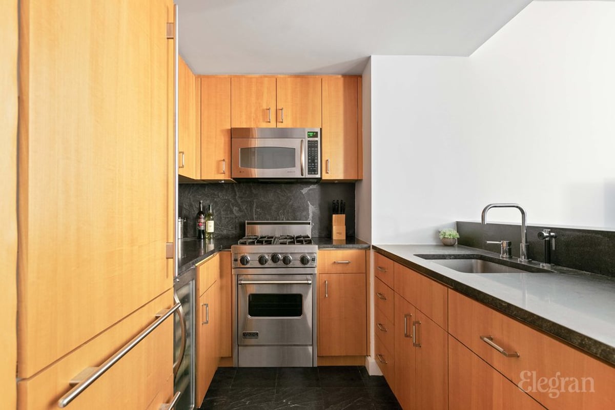 Photo for Windsor Park - 100 West 58th Street Condominium in Midtown, Manhattan