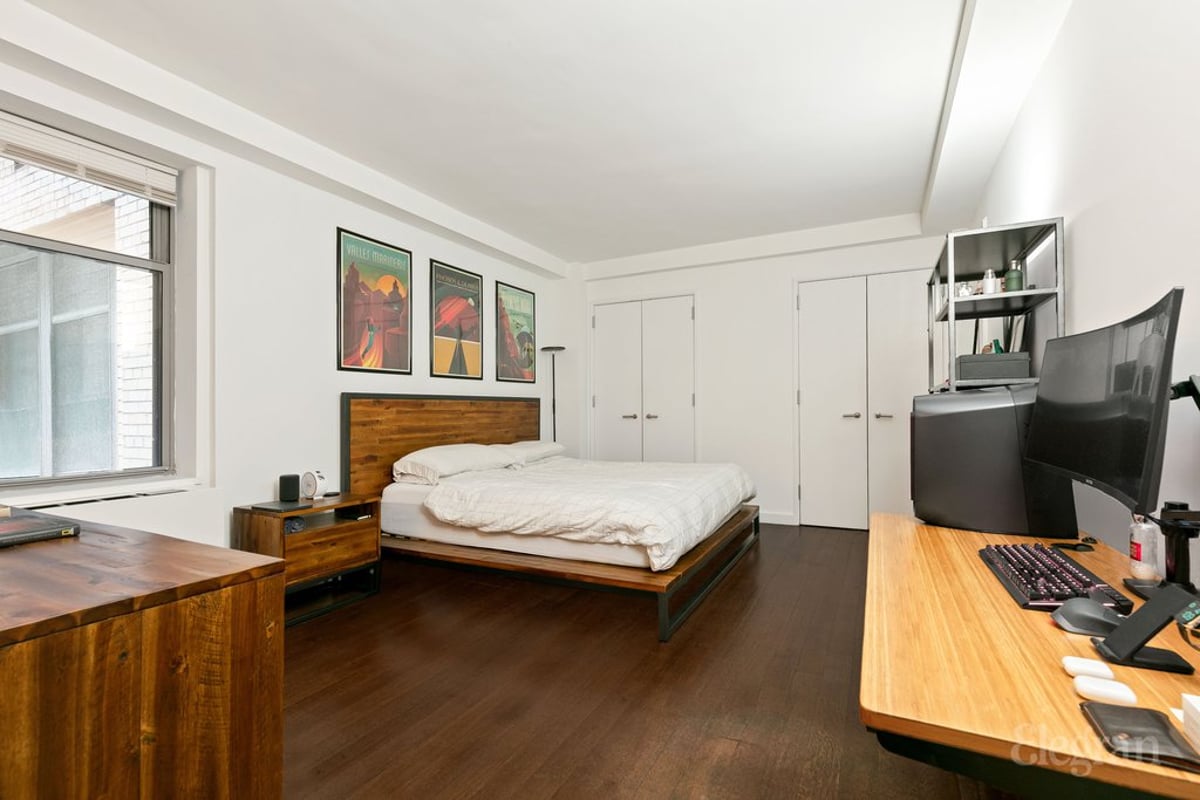 Photo for Windsor Park - 100 West 58th Street Condominium in Midtown, Manhattan