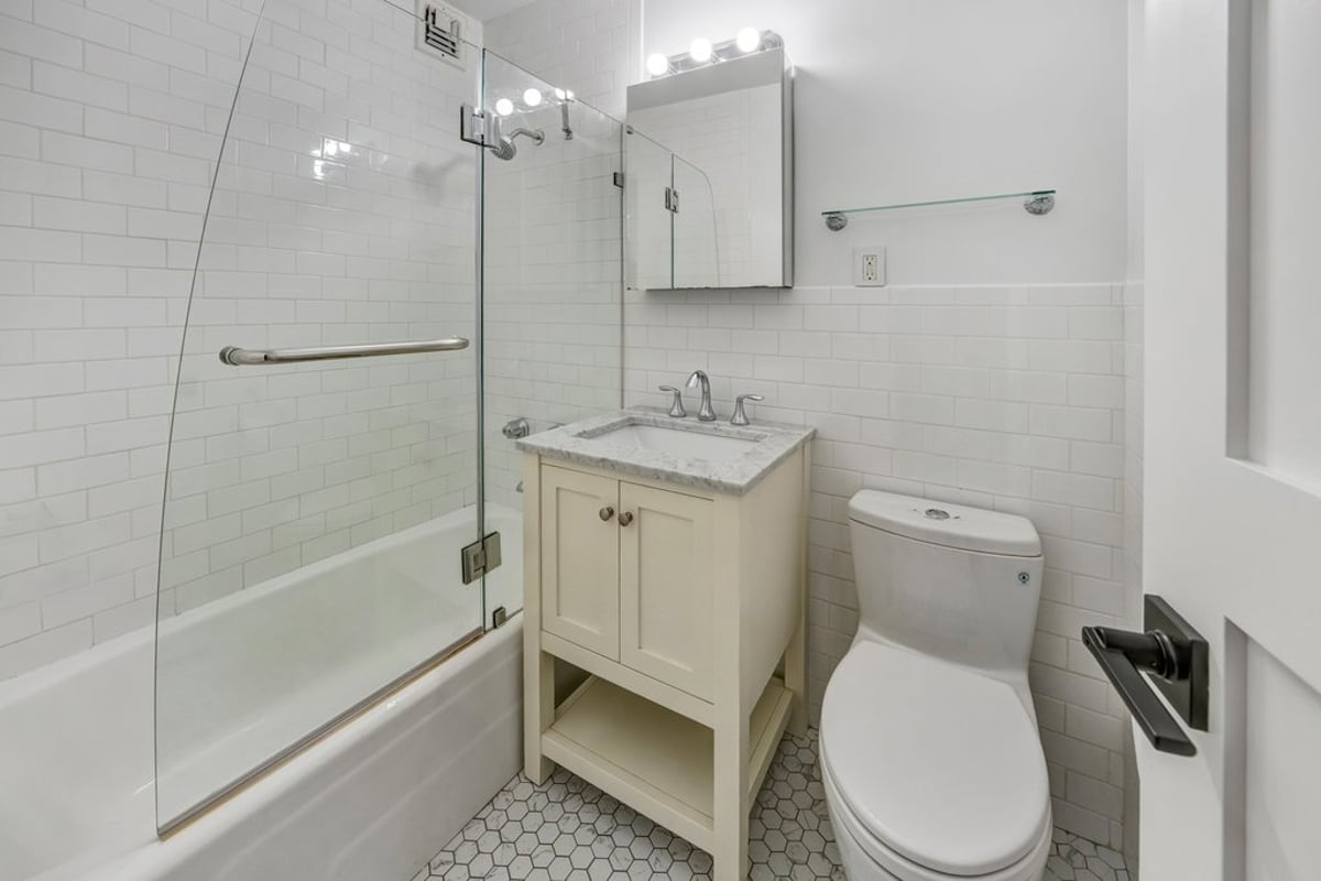 Photo for The Warren House Condominium - 155 East 34th Street      (Old #C840247) Condominium in Murray Hill, Manhattan