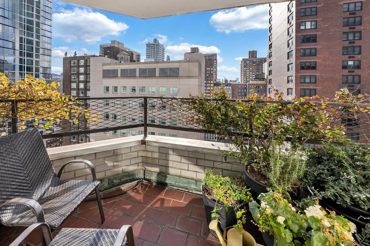 Photo for The Warren House Condominium - 155 East 34th Street      (Old #C840247) Condominium in Murray Hill, Manhattan