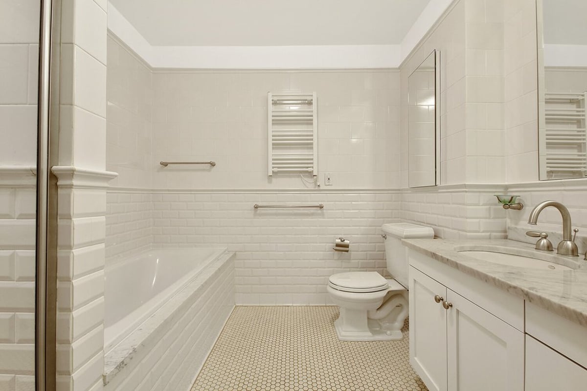 Photo for 425 Fifth Avenue - 425 Fifth Avenue Condominium in Murray Hill, Manhattan