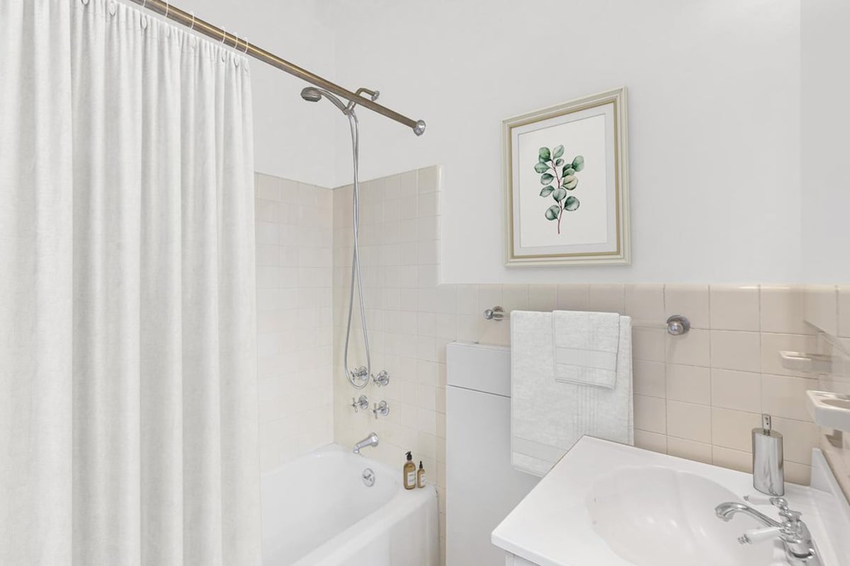 Photo for 969 Park Avenue - 969 Park Avenue Cooperative in Upper East Side, Manhattan