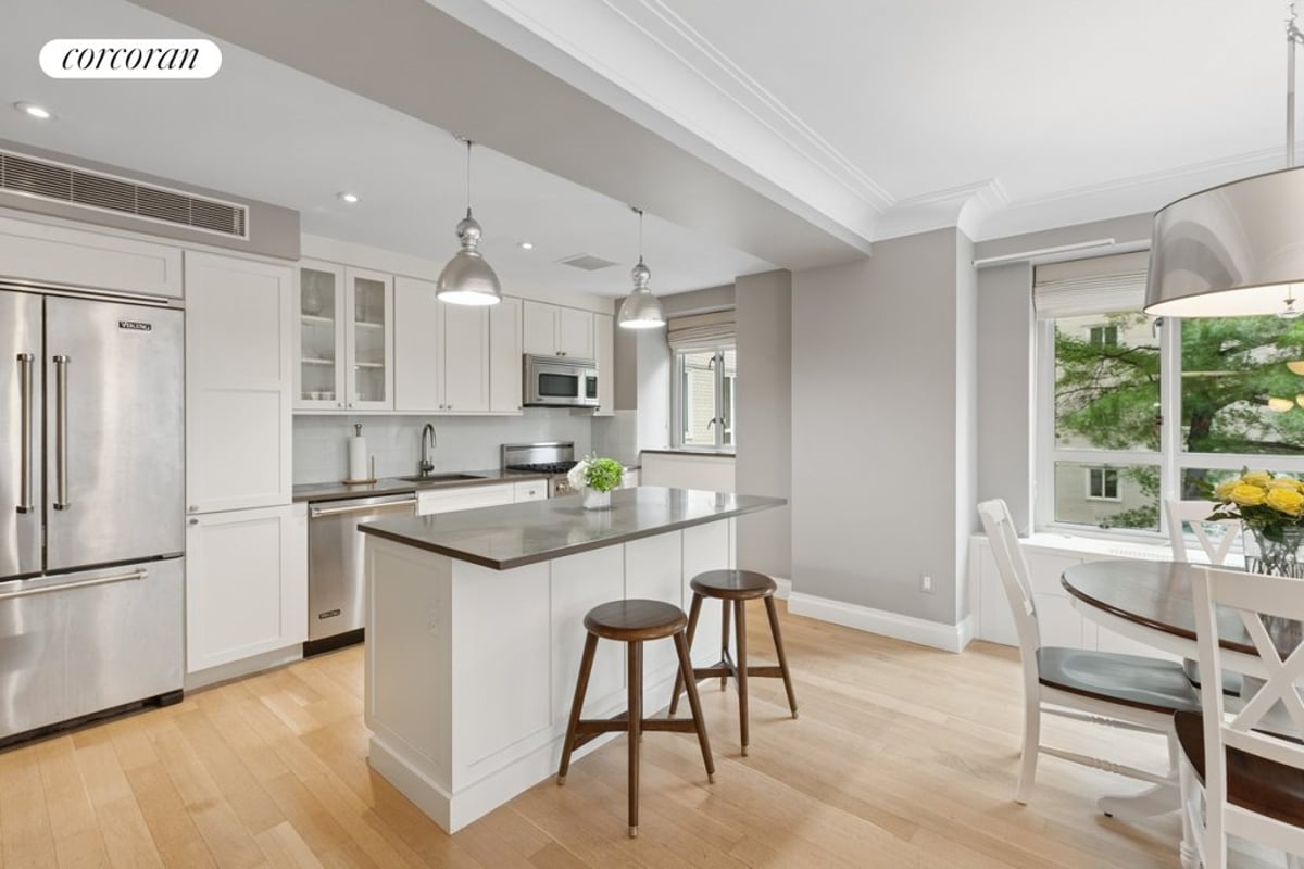 Photo for Manhattan House - 200 East 66th Street Condominium in Upper East Side, Manhattan