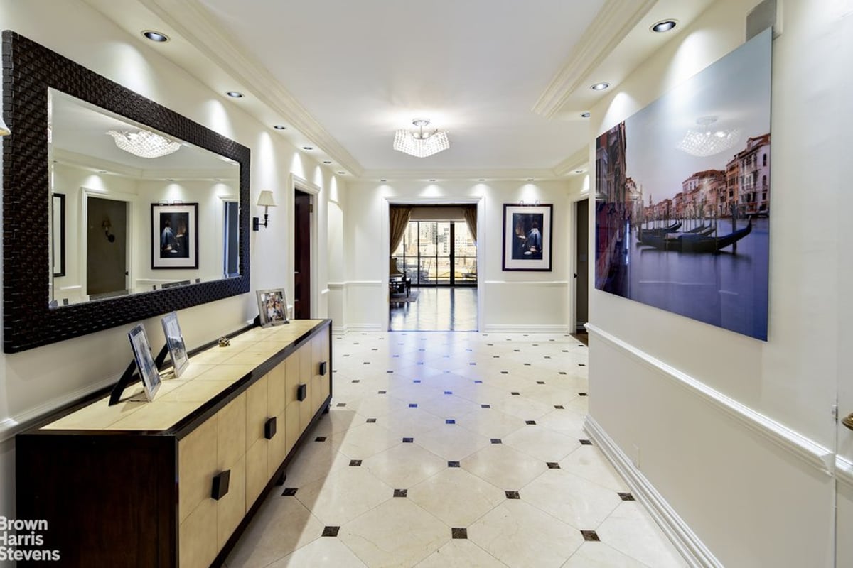 Photo for The Sovereign - 425 East 58th Street Cooperative in Sutton Place, Manhattan